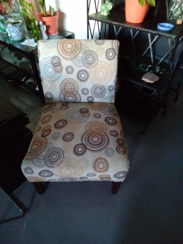 Very Clean Chair 