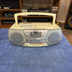 Vintage Sony CFD-V17 Boombox - CD & Cassette WORKING!