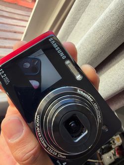 Vintage Samsung TL220 digicam - front facing screen