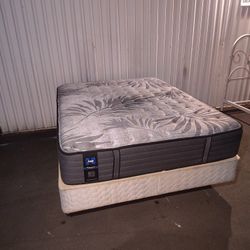 Queen size mattress set 