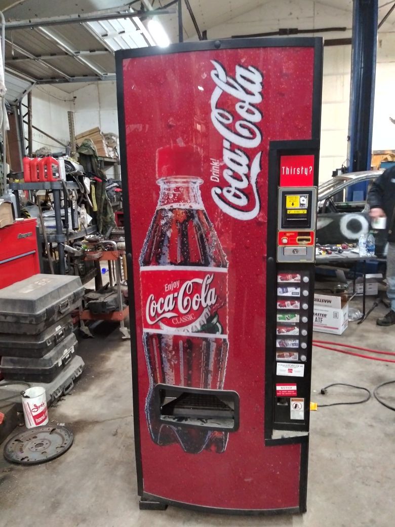 Nice working coke machine! Priced to sell. Need an extra income??
