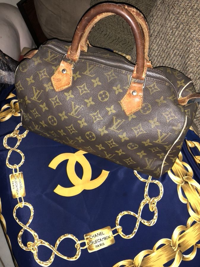 LARGE Authentic Chanel “31 Rue Cambon” 100% Blue Silk GOLD CHAIN Scarf