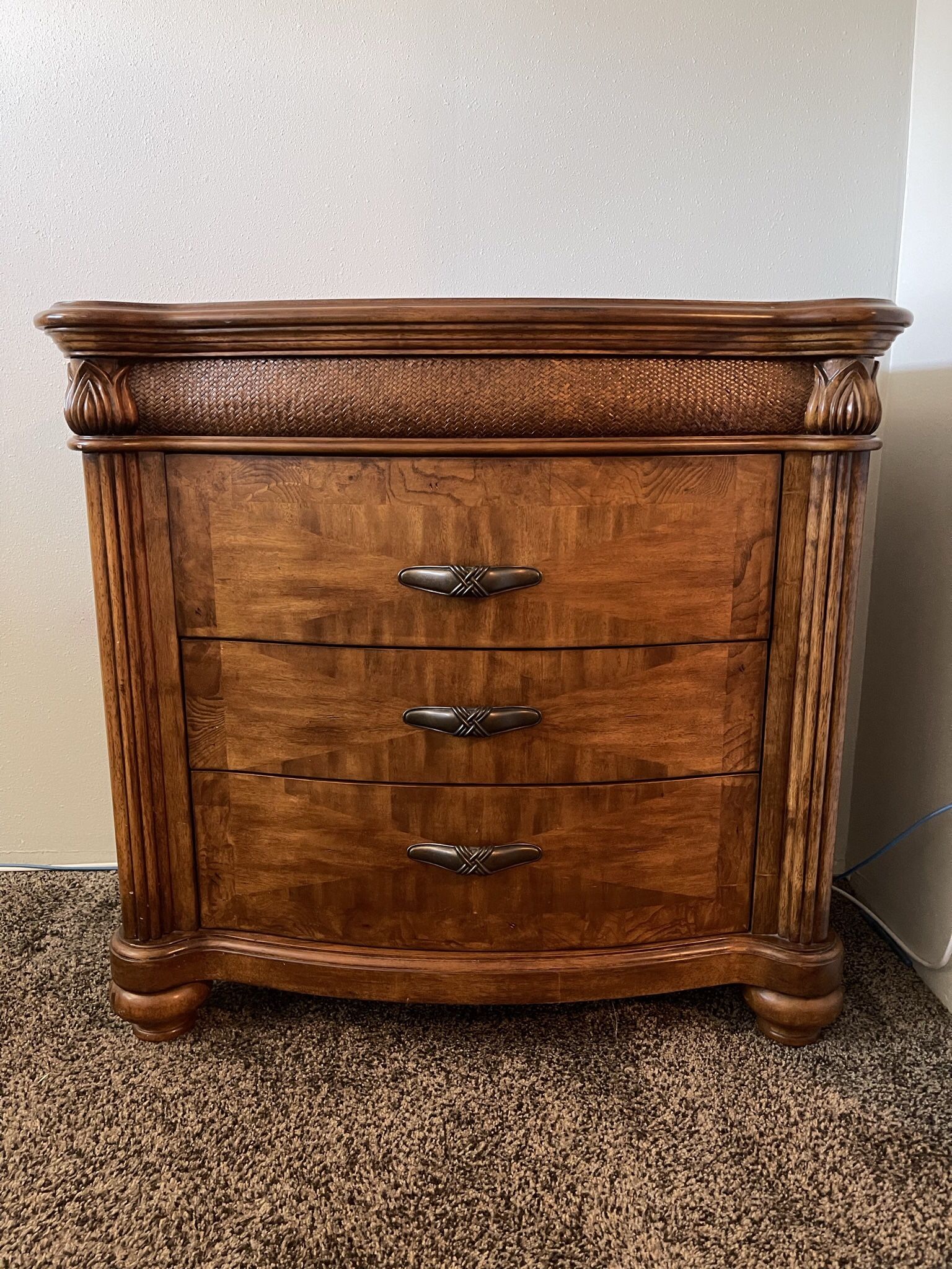 5 Piece Solid Wood Queen Bedroom Set for Sale in Rossmoor, CA OfferUp