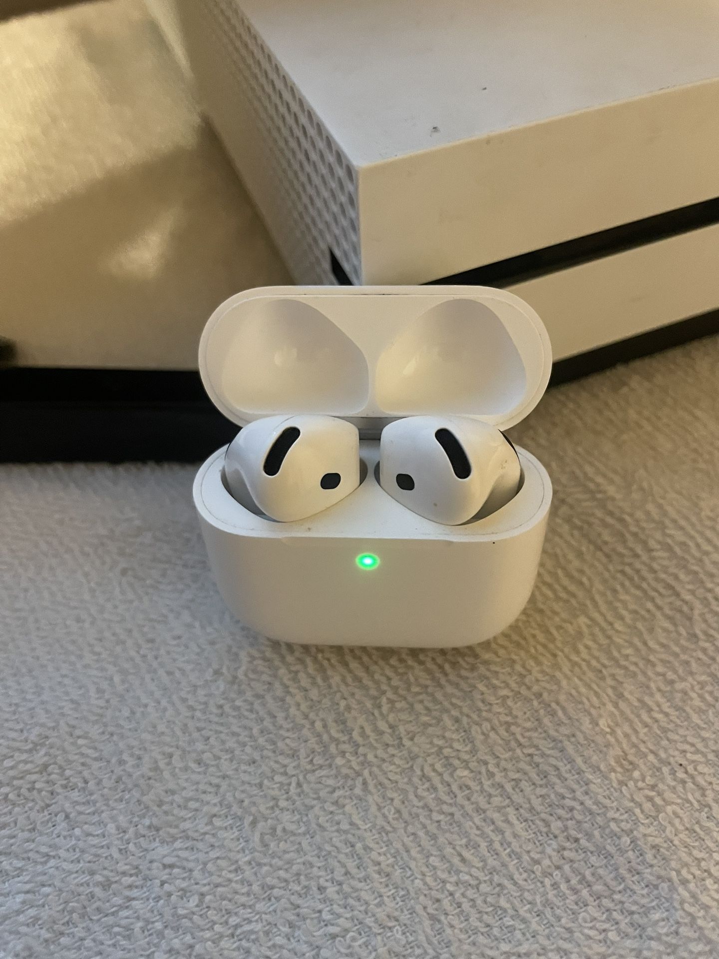AIRPODS 4