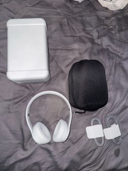 Beats Solo 4 Grey