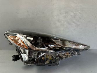 2022 2023 2024 2025 TOYOTA COROLLA CROSS RIGHT PASSENGER SIDE LED HEADLIGHT OEM 10000-8A0GP