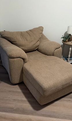 Tan/Beige Chaise Lounge Chair