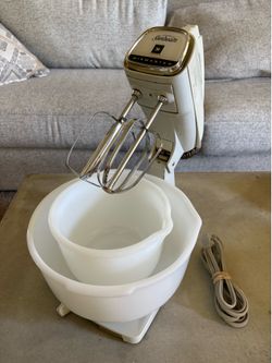 Vintage Late 60’s Sunbeam Vista Mixmaster Mixer 12Spd. W/ Original Glass Bowls