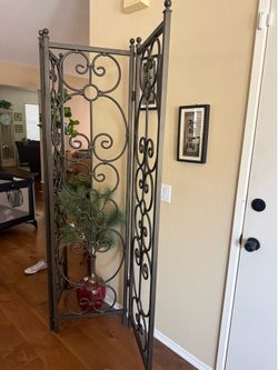 Ornate 3-Panel Folding Metal Room Divider / Decorative Privacy Screen – Black