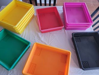 Plastic storage container paper trays