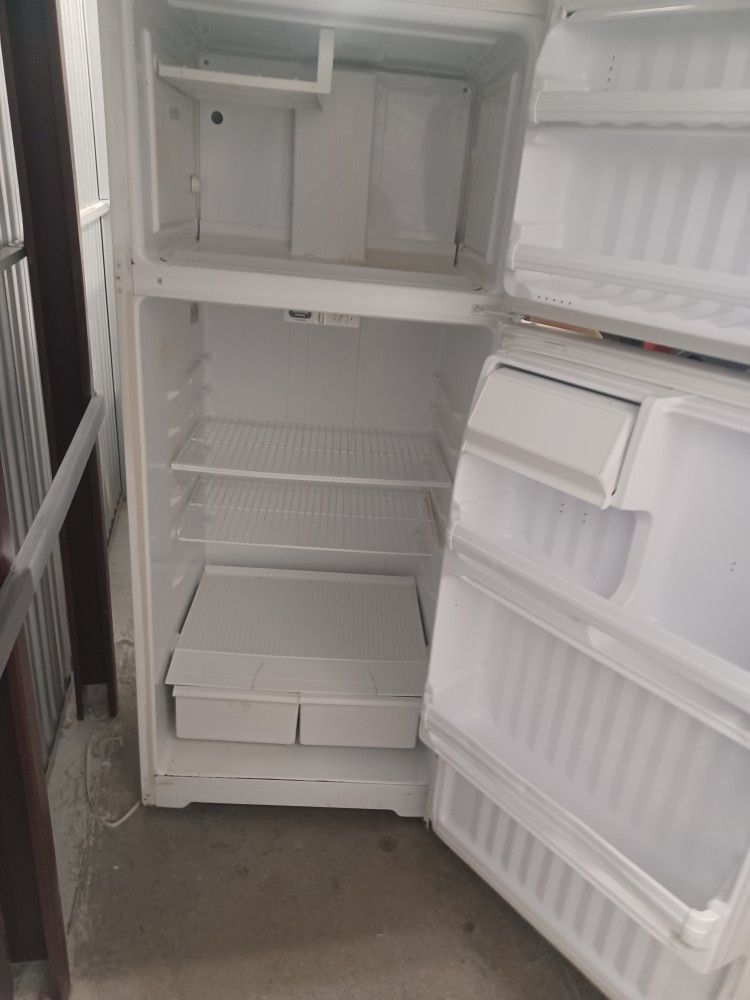 GE 30 inch refrigerator works.Good 30 day warranty.I fixed in sale refrigerators, washes and https://offerup.com/redirect/?o=ZHJ5ZXJzLkRlbGl2ZXJ5 fort