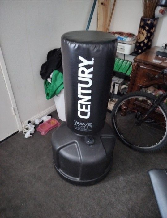 Punching Bag / Century Wave Master Freestanding Punching Bag