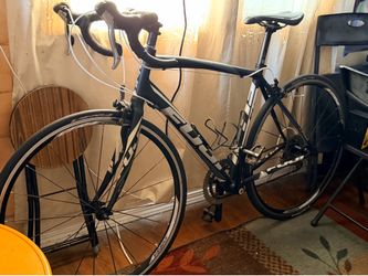 Fuji race road bike 1.1 sportif