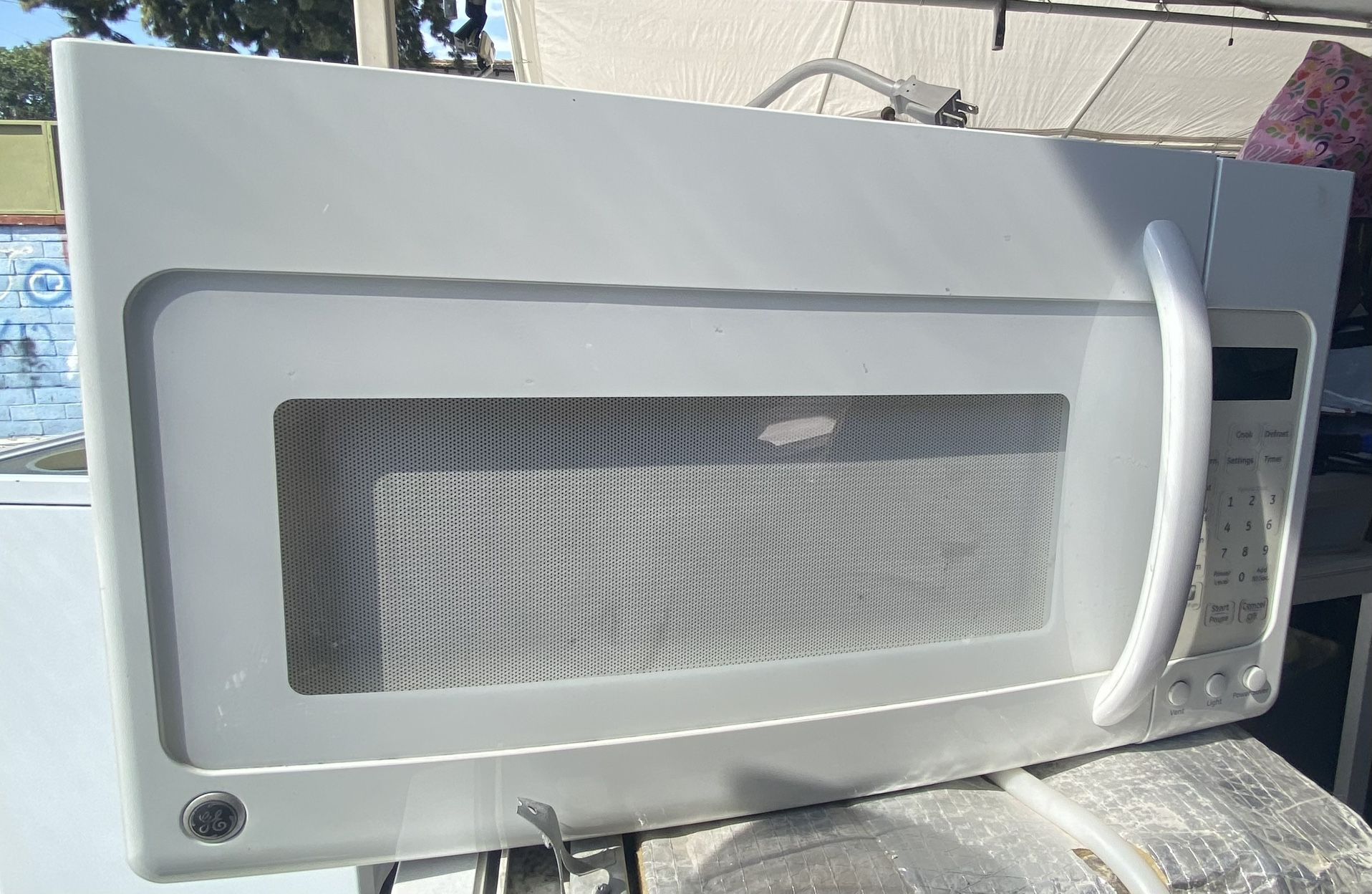 GE Under Cabinet Microbe With Fan