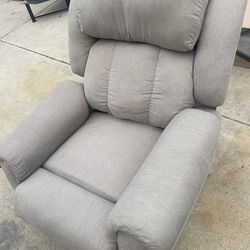 Grandmas lazy boy must go! Cheap!