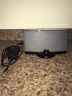 Bose Sound Dock 3 With Lightning Pin. Loud! Good Bass With Remote
