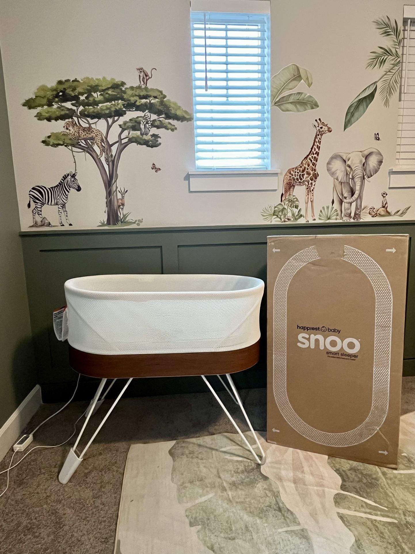 SNOO Smart Sleeper Bassinet w/Box & Accessories $650 - Happiest baby