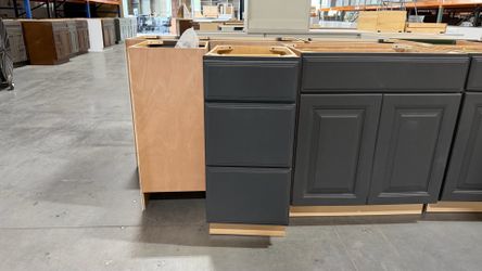Vanity cabinet clearance