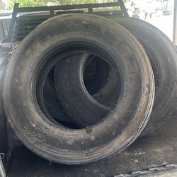 (FREE) (GRATIS) 2 steer and 2 drive low profile semi truck tires 295/75 r22.5