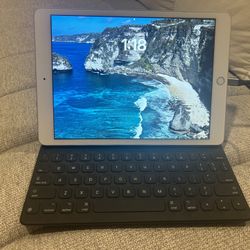 iPad 8th Gen + Apple Pencil + Keyboard