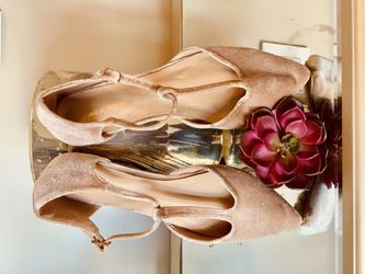 Women’s ballet flat ankle strap shoe *brand new*