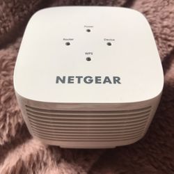 NETGEAR WiFi Range Extender / Internet Booster 