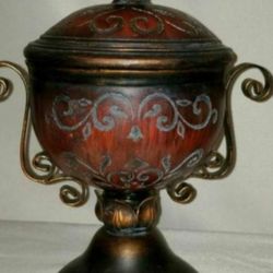 Elegant Brown Vintage Crest Vase