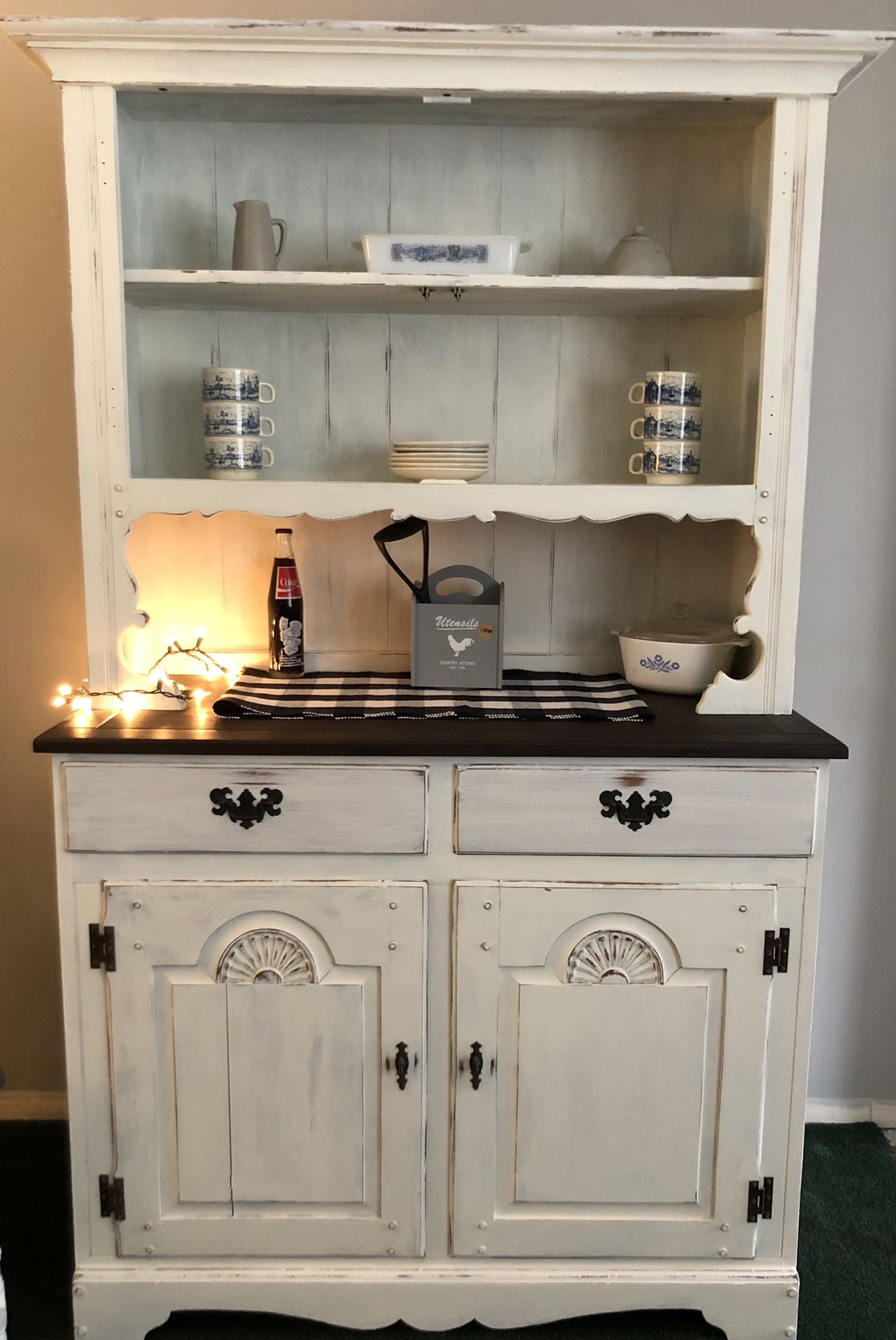 !!BEAUTIFUL!! Vintage shabby chic white buffet cabinet