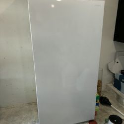 WINIA Garage Freezer