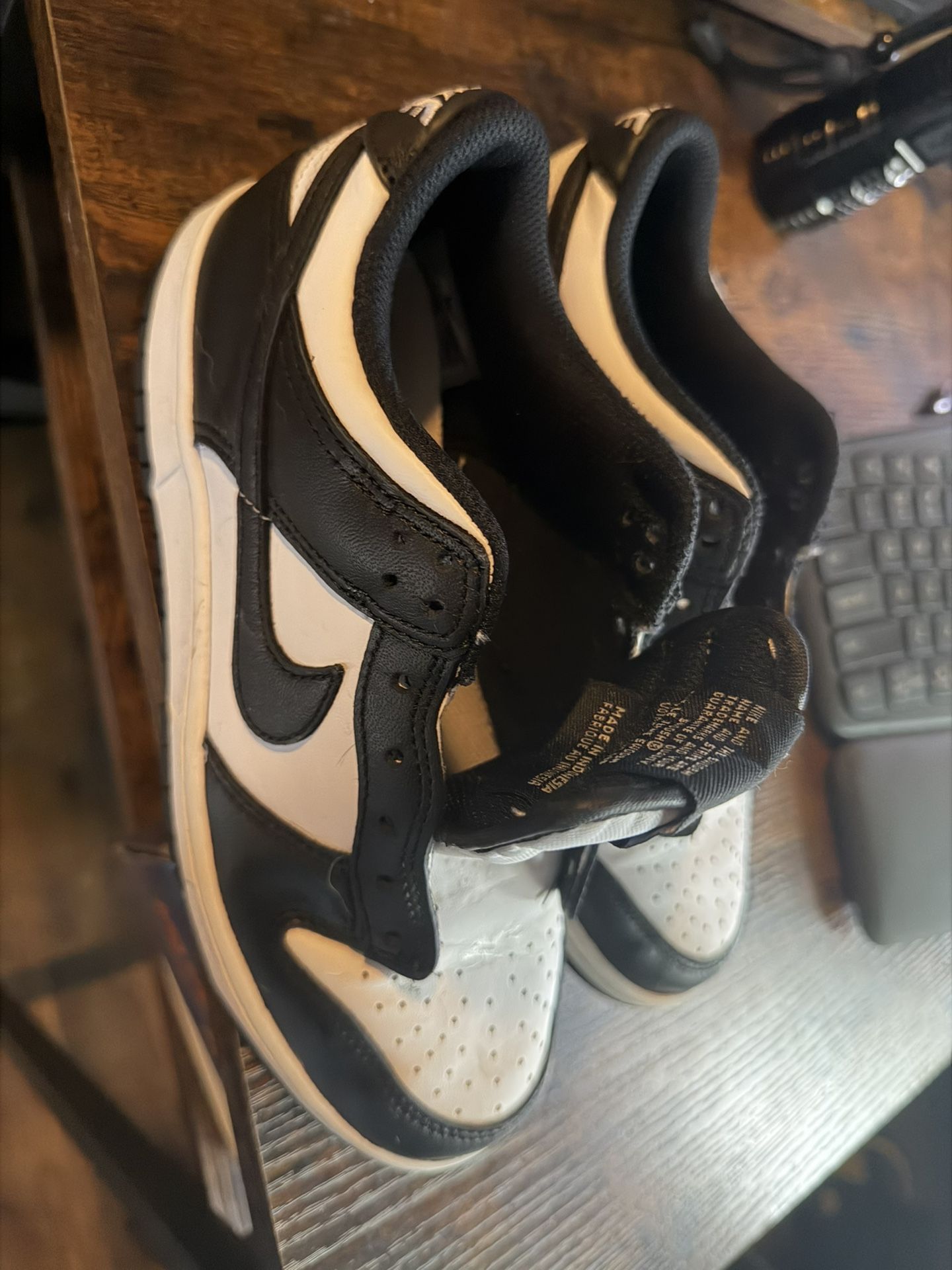 Youth Nike pandas Size 4.5