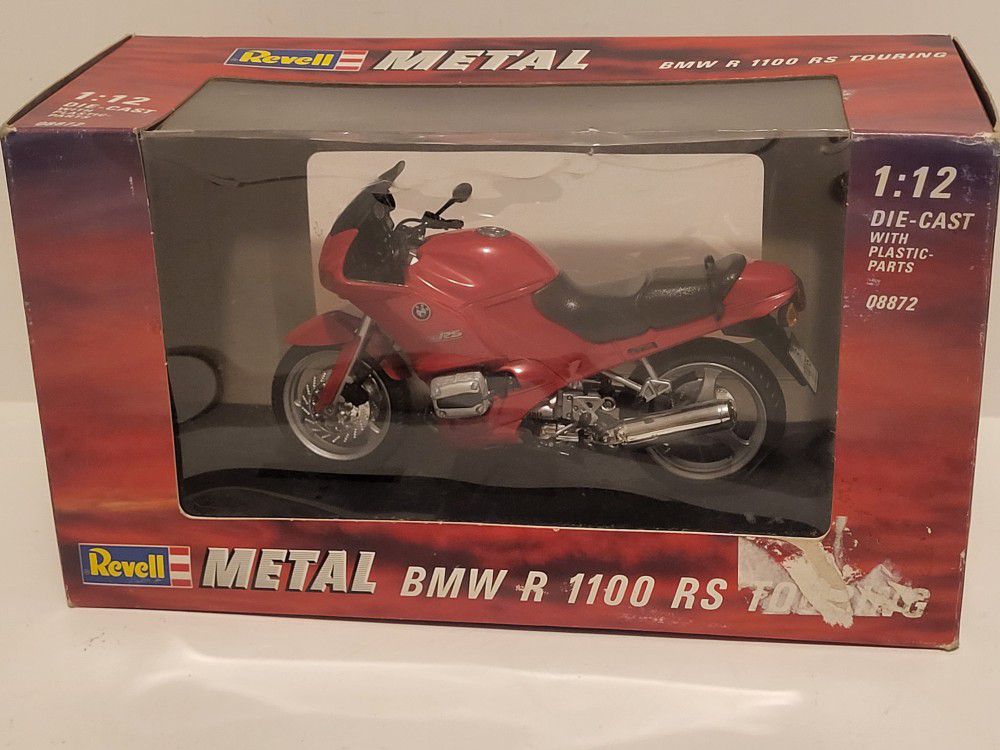 Red BMW R 1100 RS Touring Revell Metal with plastic part 1:12 08872