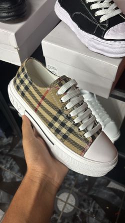 Burberry shoes women