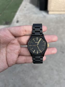 NIXON STAINLESS STEEL WATCH