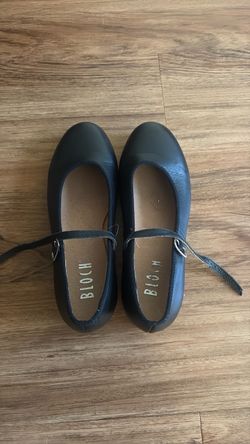 Women’s black tap shoes