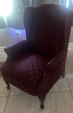 Queen Ann recliner chair