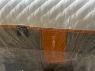 Mattress Tempur Pedic firm queen size brand new