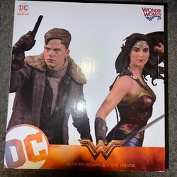 DC Collectibles Wonder Woman and Steve Trevor Movie Statue