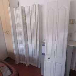 Bi-fold Closet Wood Doors 