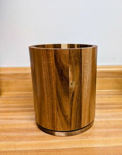 MegaChef Acacia Wood 360 Rotating Utensil Holder - Holds a lot!