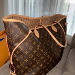 Louis Vuitton Neverful MM Purse