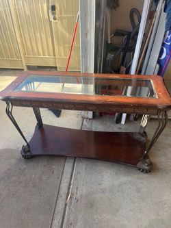 Entrance table