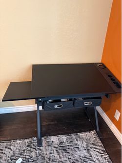Art desk like new