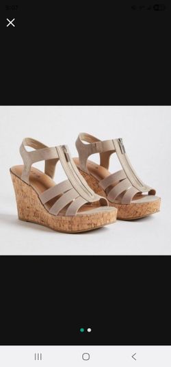 Stretch Front Zip Wedge