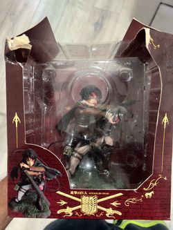 Levi AOT anime figure