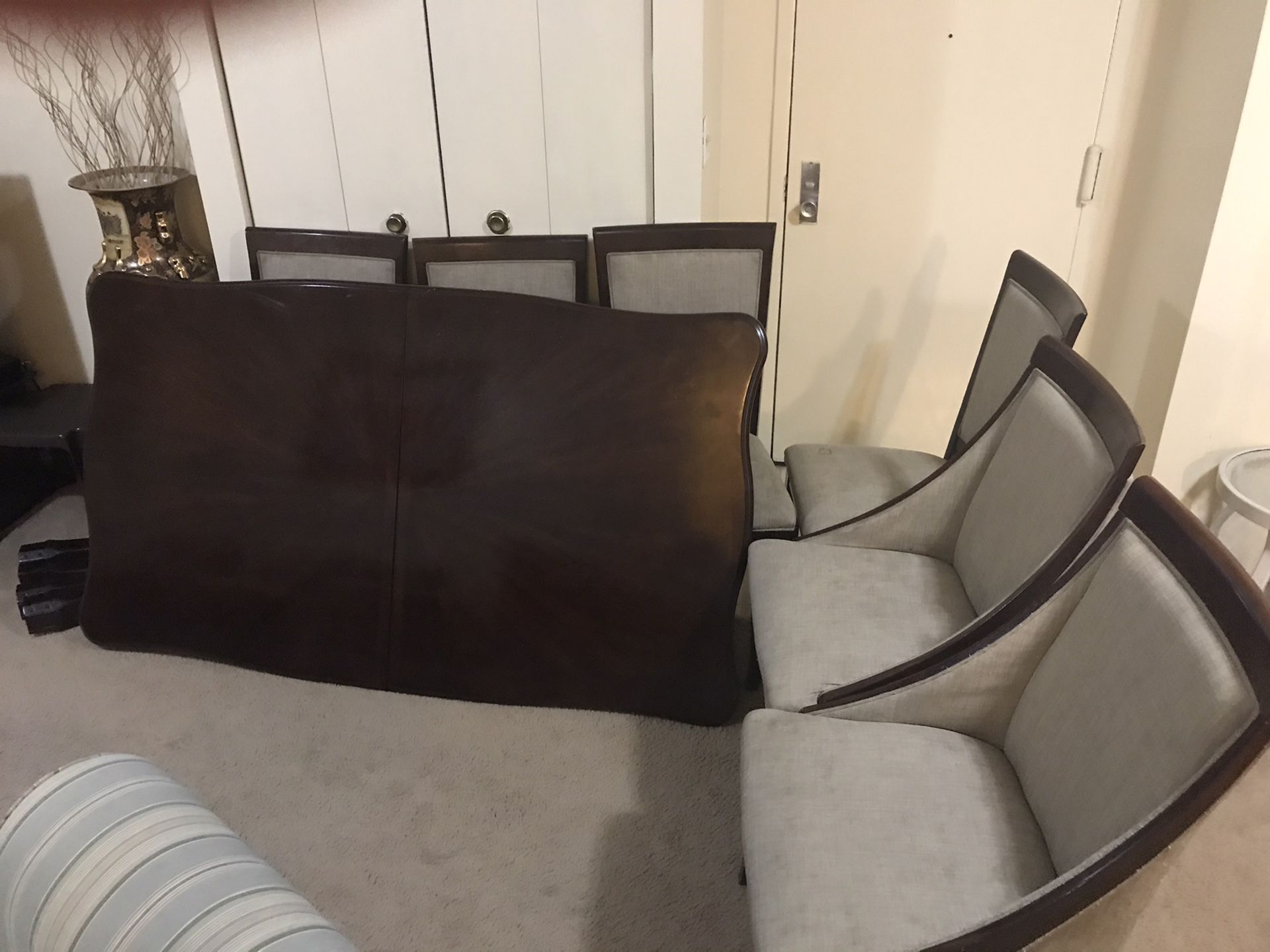 Dining table with 6 chairs still available for pick up in Gaithersburg md20877