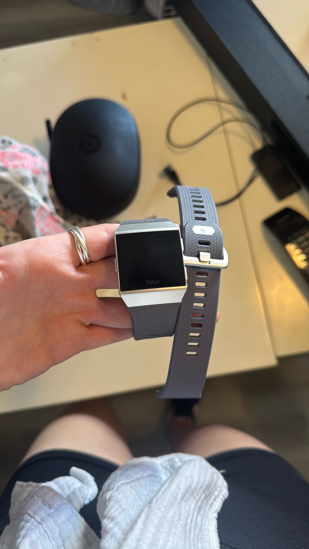 Fitbit Ionic W/charger And Band Sizes