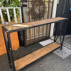 Entry way table