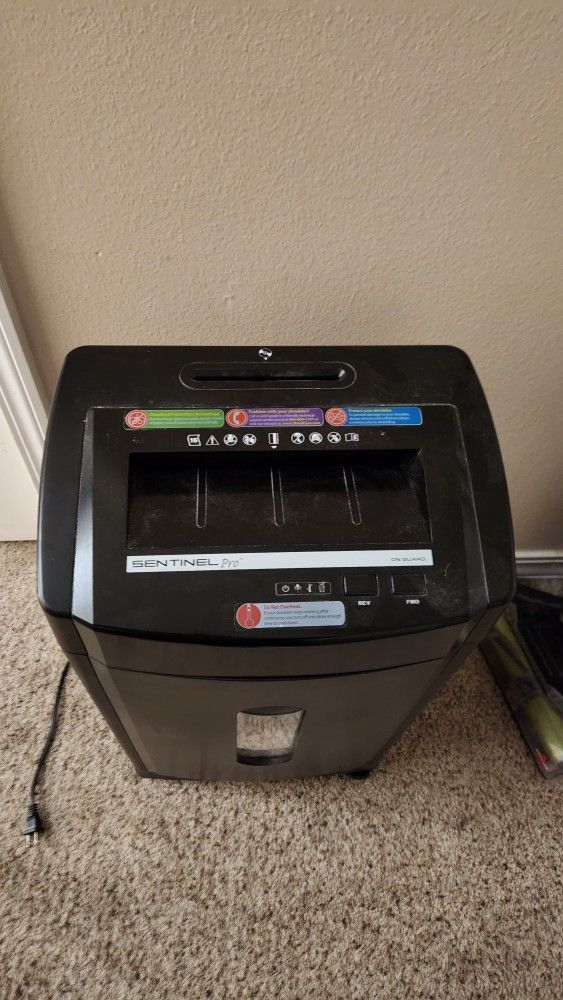 Black Sentinel Pro Disk/paper Shredder