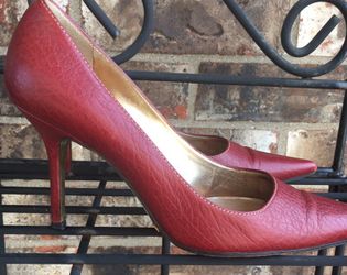 Ladies Dolce & Gabbanna Red leather pumps sz 6