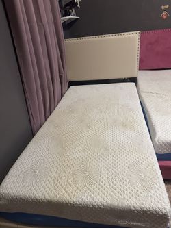 2 Twins Beds